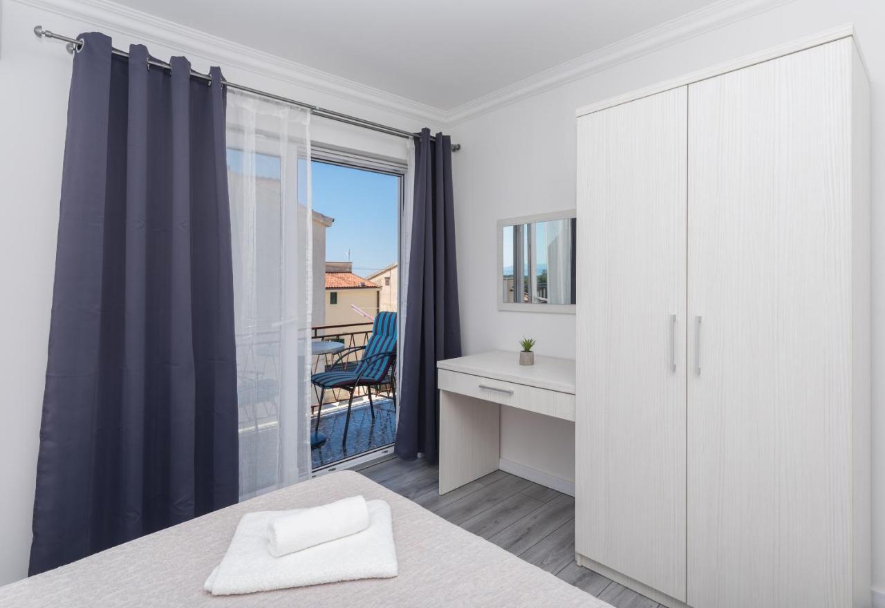 מאקרסקה Apartments Petrusic מראה חיצוני תמונה