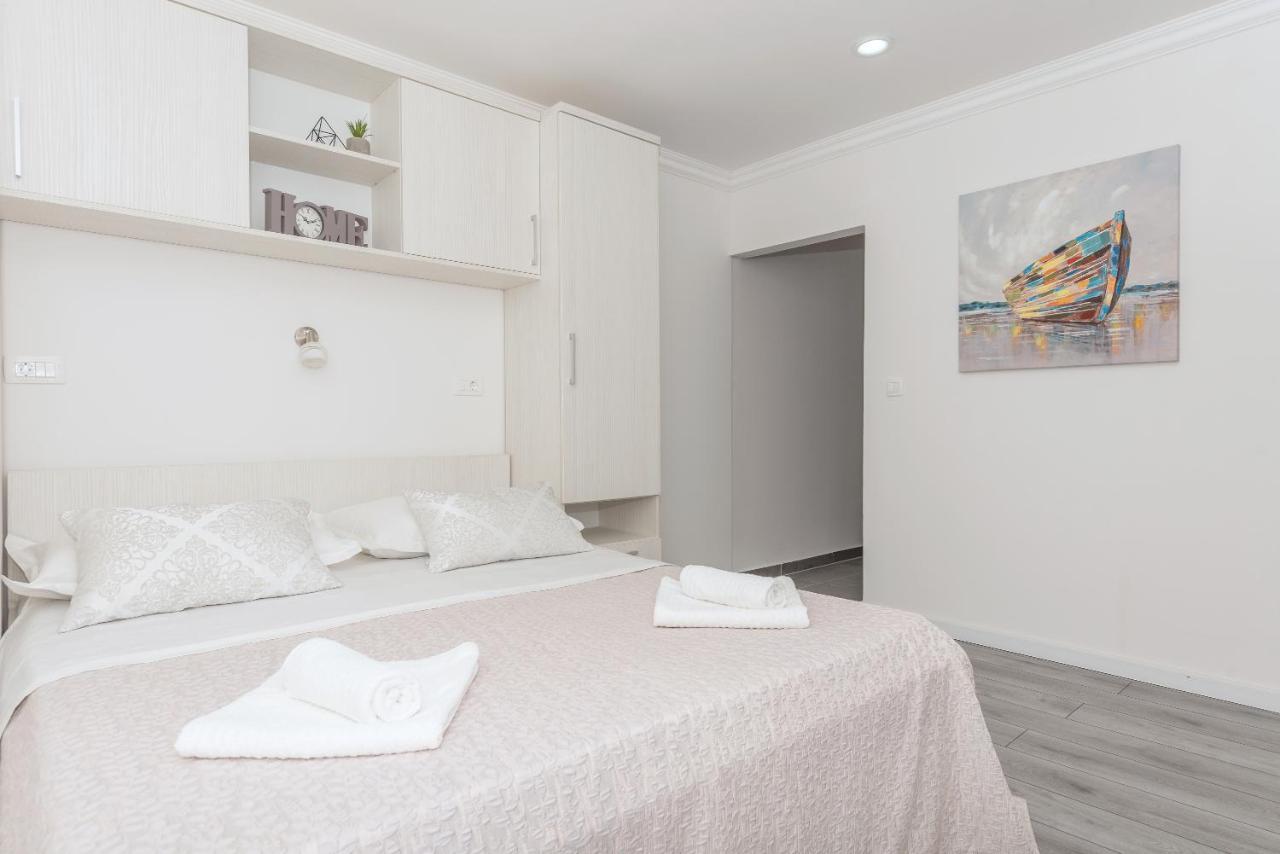 מאקרסקה Apartments Petrusic מראה חיצוני תמונה