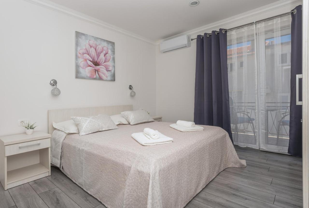 מאקרסקה Apartments Petrusic מראה חיצוני תמונה