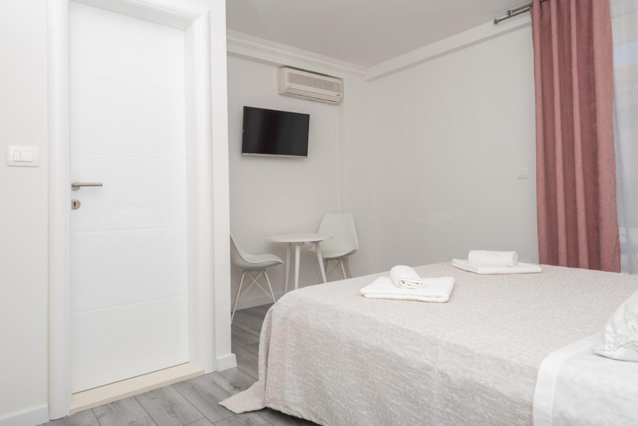 מאקרסקה Apartments Petrusic מראה חיצוני תמונה