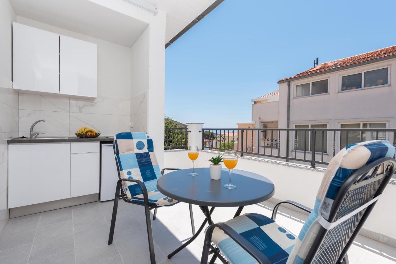מאקרסקה Apartments Petrusic מראה חיצוני תמונה