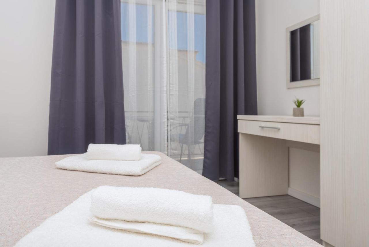 מאקרסקה Apartments Petrusic מראה חיצוני תמונה