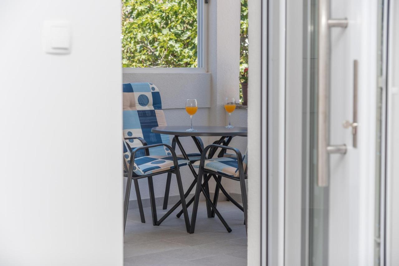 מאקרסקה Apartments Petrusic מראה חיצוני תמונה